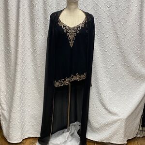 Metrostyle size 20 Black and Gold Embroidered sleeveless Blouse set elegant